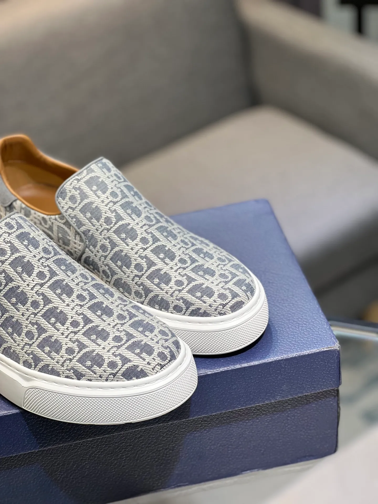 Men's shoes 💰380 The latest DiOr shipment, using imported top-grade jacquard fabric with cowhide design 👍 Breathable mesh lining, comfortable to wear, lightweight, original last mold, official website 1:1, private mold outsole, non-slip, color, multiple colors available, code number 38 to 44 (45 can be ordered)